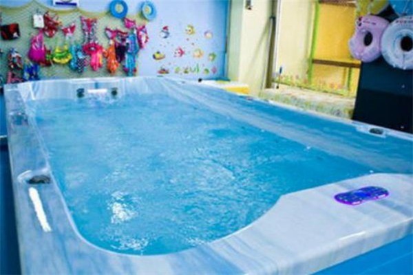 多多爱婴儿游泳馆